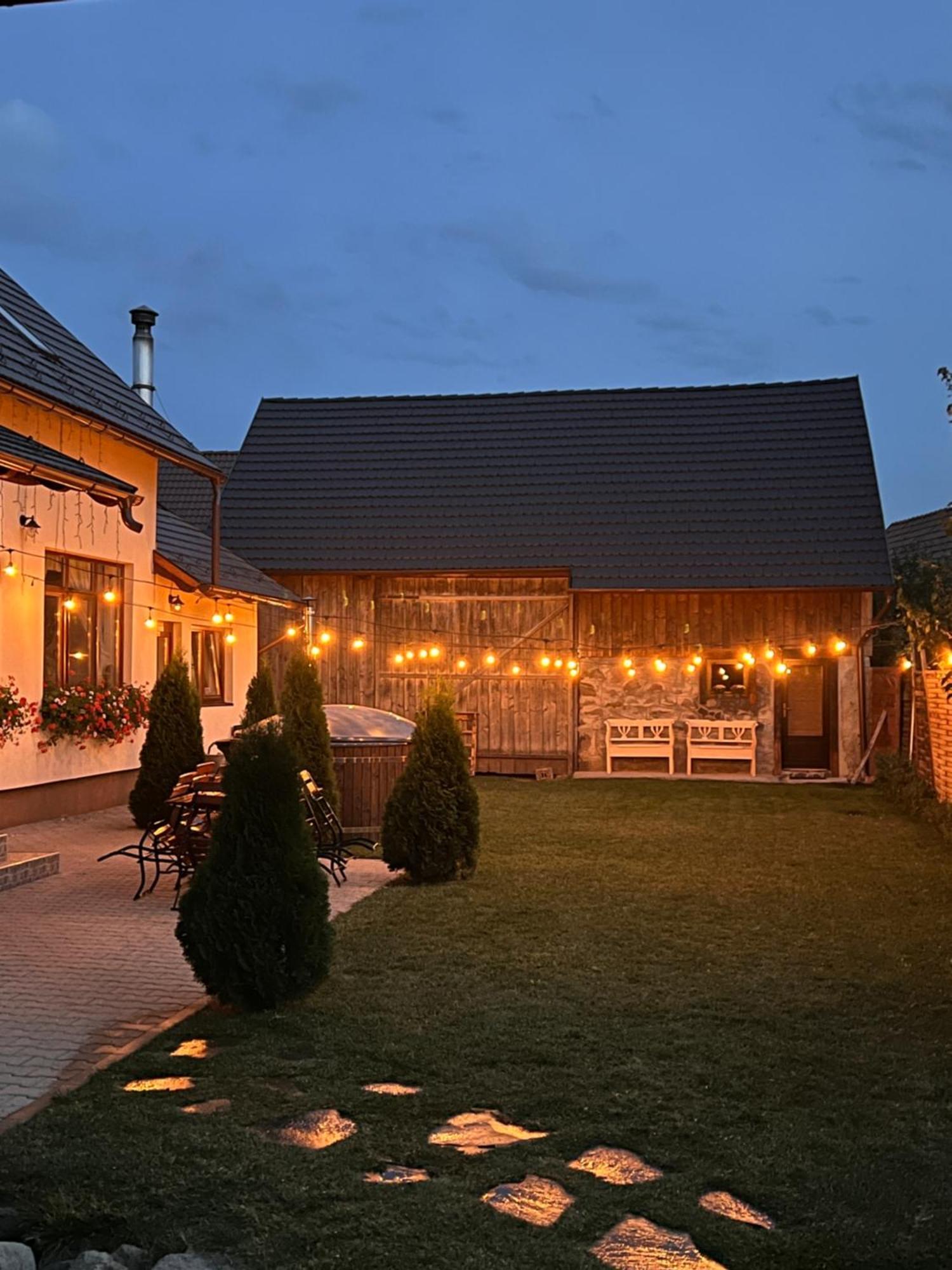 Famives Vendeghaz Bed and Breakfast Racul Εξωτερικό φωτογραφία